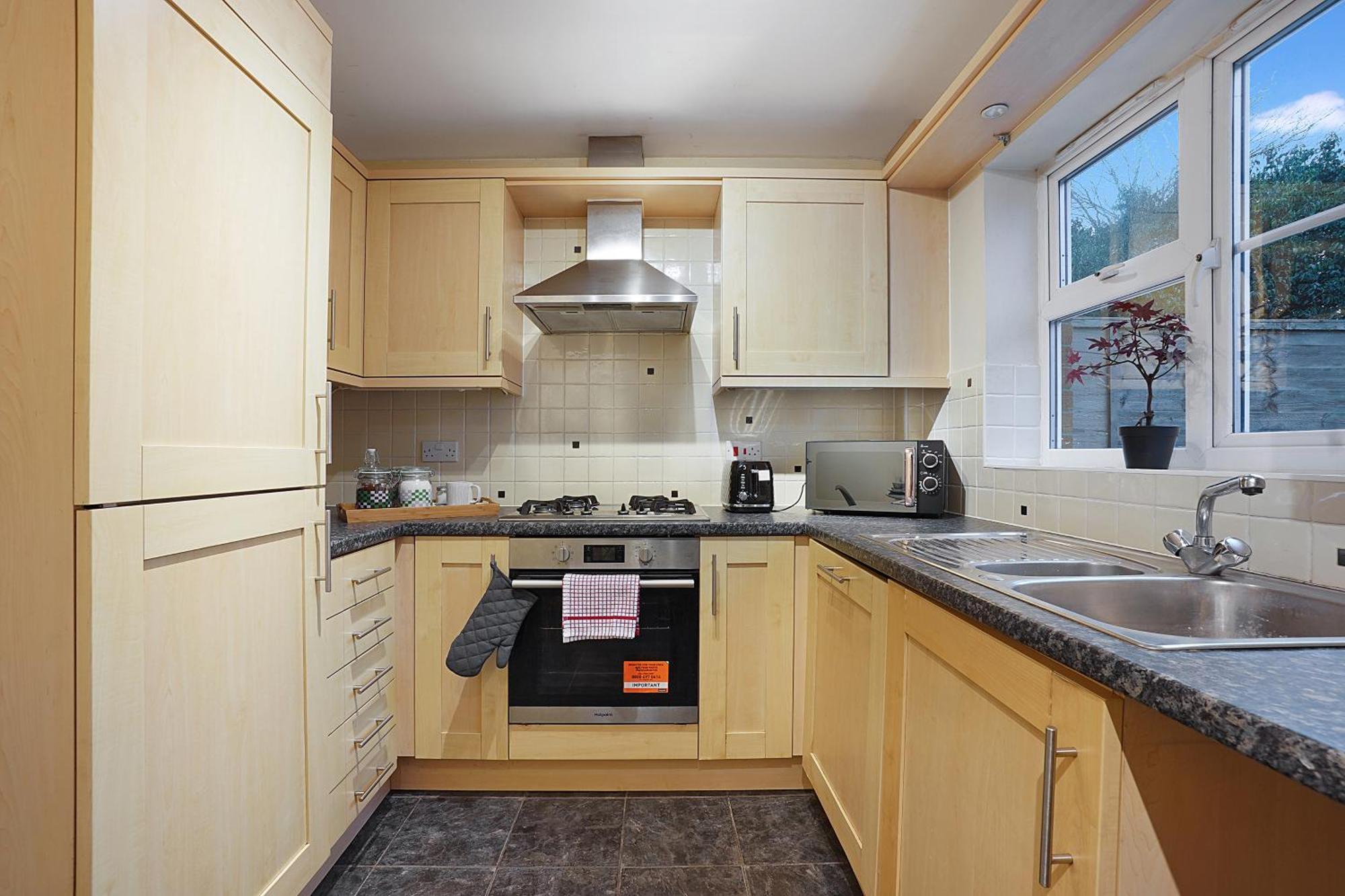 Comfortable Stylish Townhouse In Ashford Sleeps 5 Netflix 2 Parking Spaces Perfect For Contractors And Families 外观 照片