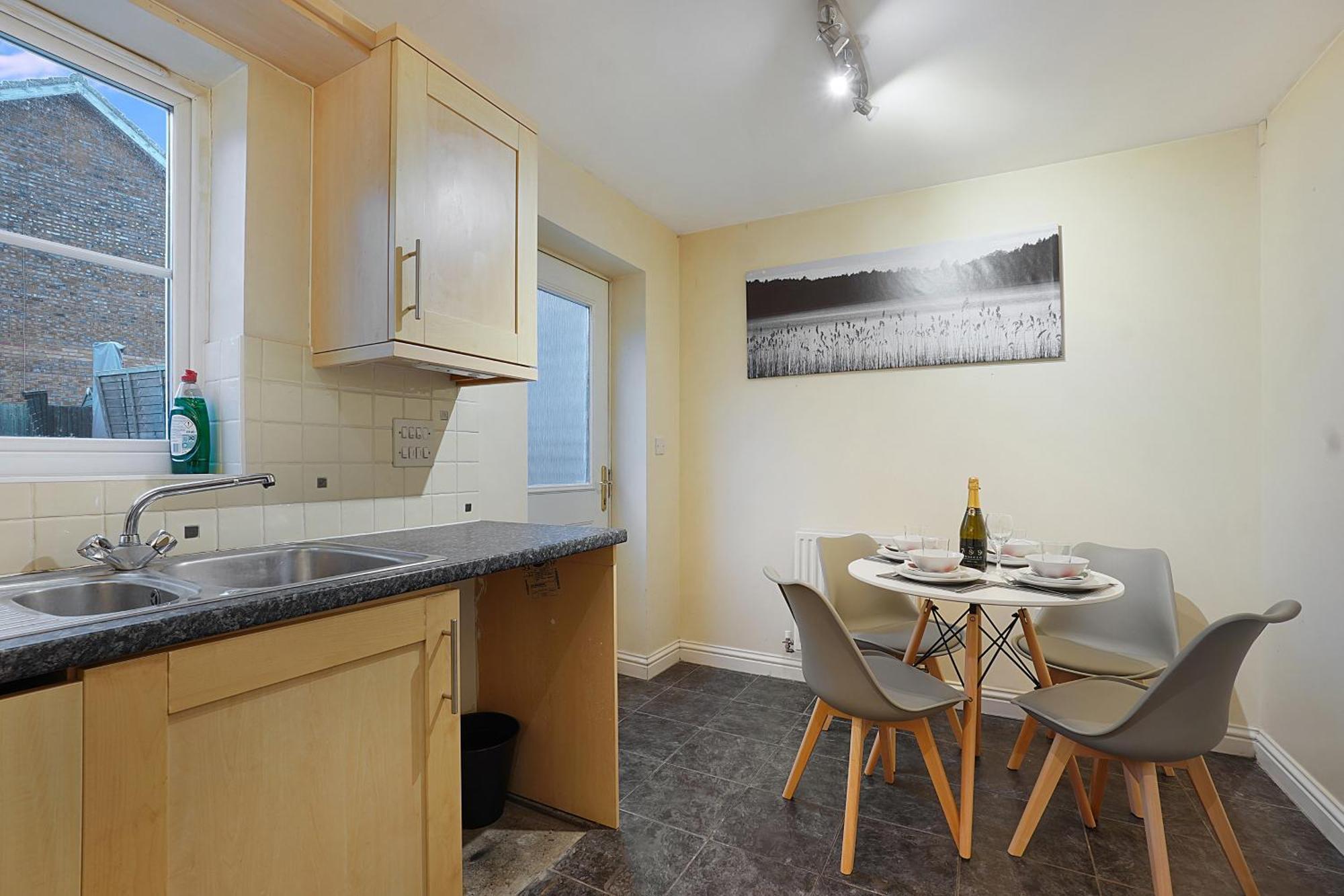 Comfortable Stylish Townhouse In Ashford Sleeps 5 Netflix 2 Parking Spaces Perfect For Contractors And Families 外观 照片