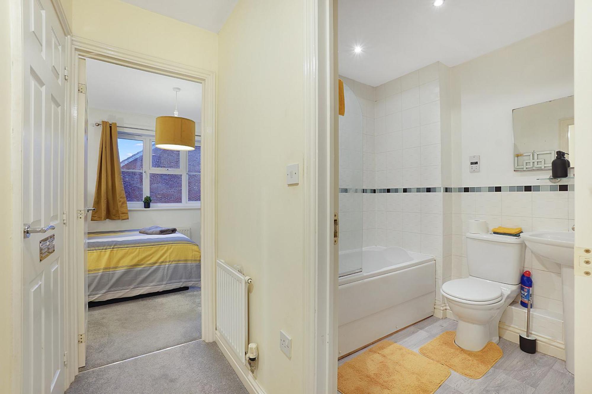 Comfortable Stylish Townhouse In Ashford Sleeps 5 Netflix 2 Parking Spaces Perfect For Contractors And Families 外观 照片