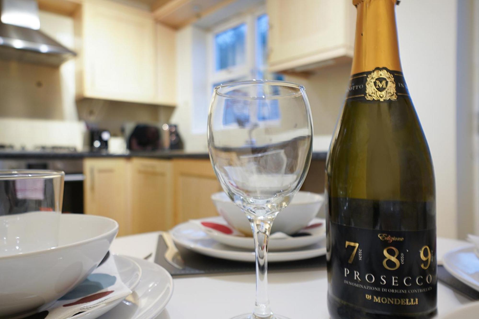 Comfortable Stylish Townhouse In Ashford Sleeps 5 Netflix 2 Parking Spaces Perfect For Contractors And Families 外观 照片
