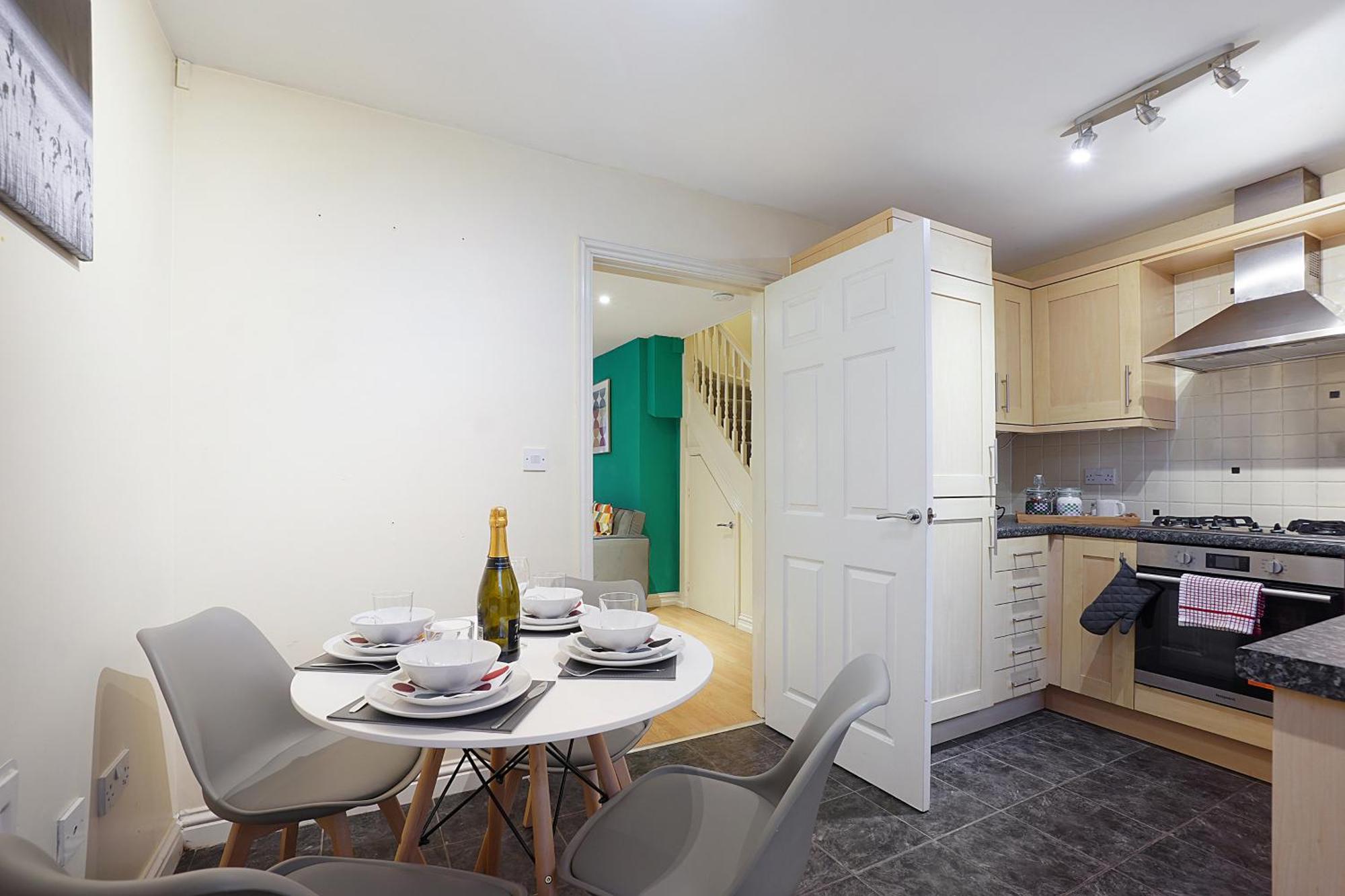 Comfortable Stylish Townhouse In Ashford Sleeps 5 Netflix 2 Parking Spaces Perfect For Contractors And Families 外观 照片